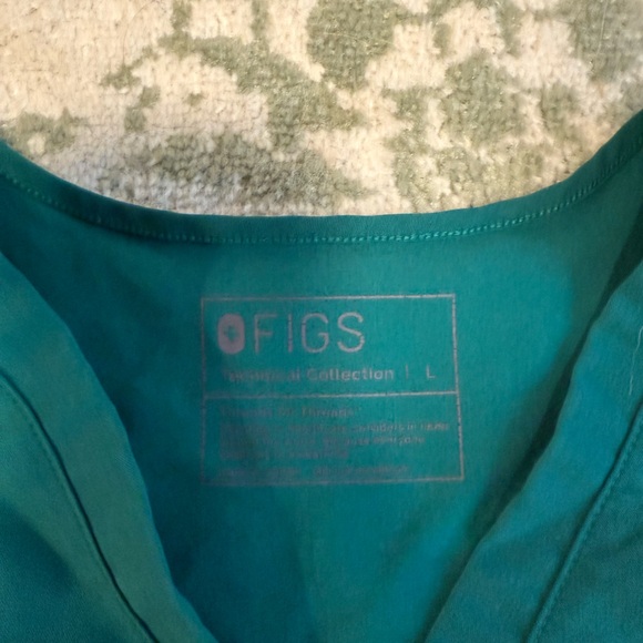 Figs Emerald Green Scrub Set - Picture 3 of 5